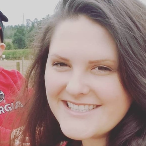 Meet your Posher, Courtney - Picture 1 of 1